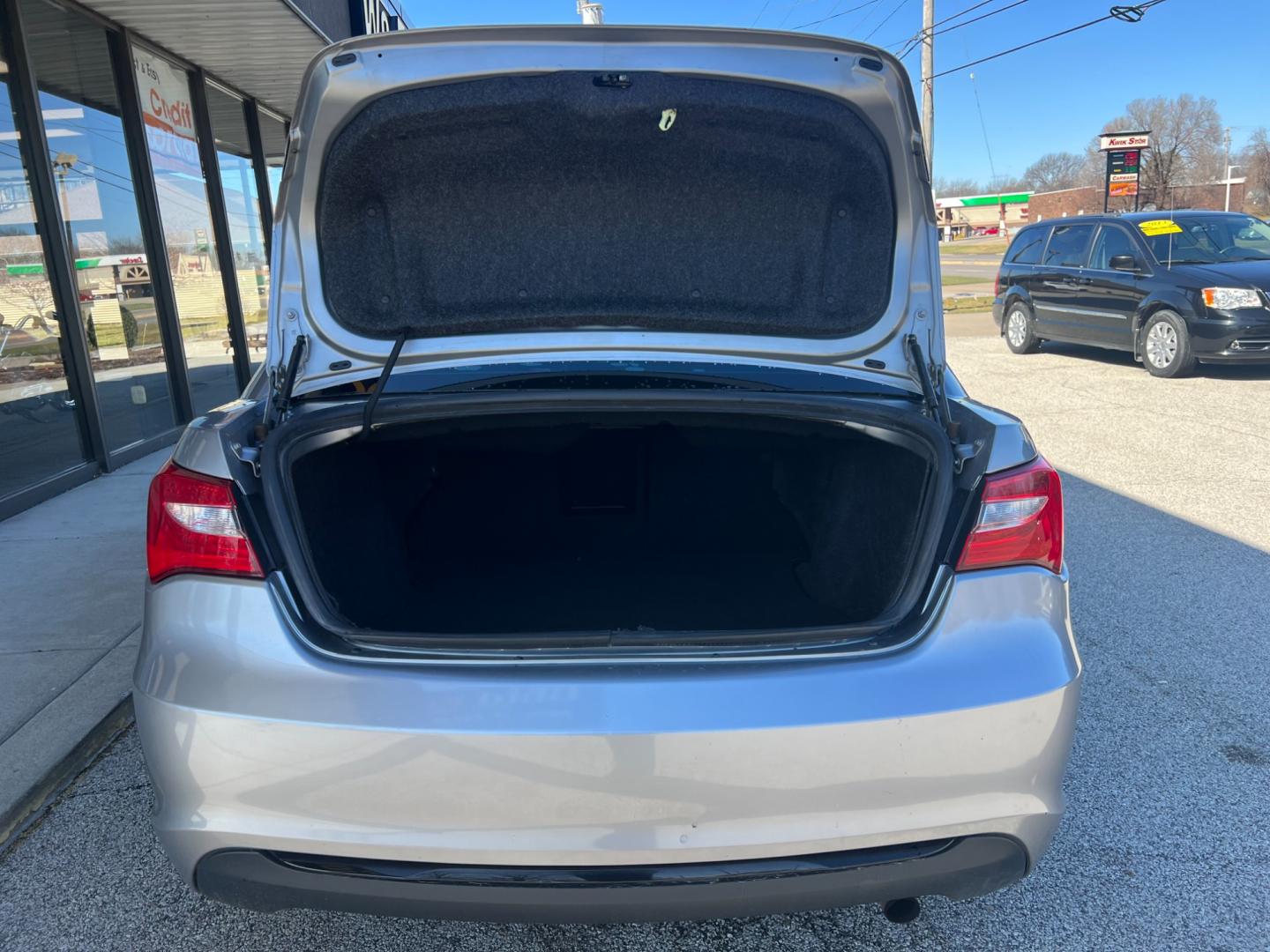2014 Billet Silver Metall Chrysler 200 Touring (1C3CCBBB0EN) with an 2.4L L4 DOHC 16V engine, 6-Speed Automatic transmission, located at 1633 W Kimberly, Davenport, IA, 52806, (563) 323-5341, 41.559456, -90.598732 - Photo#5